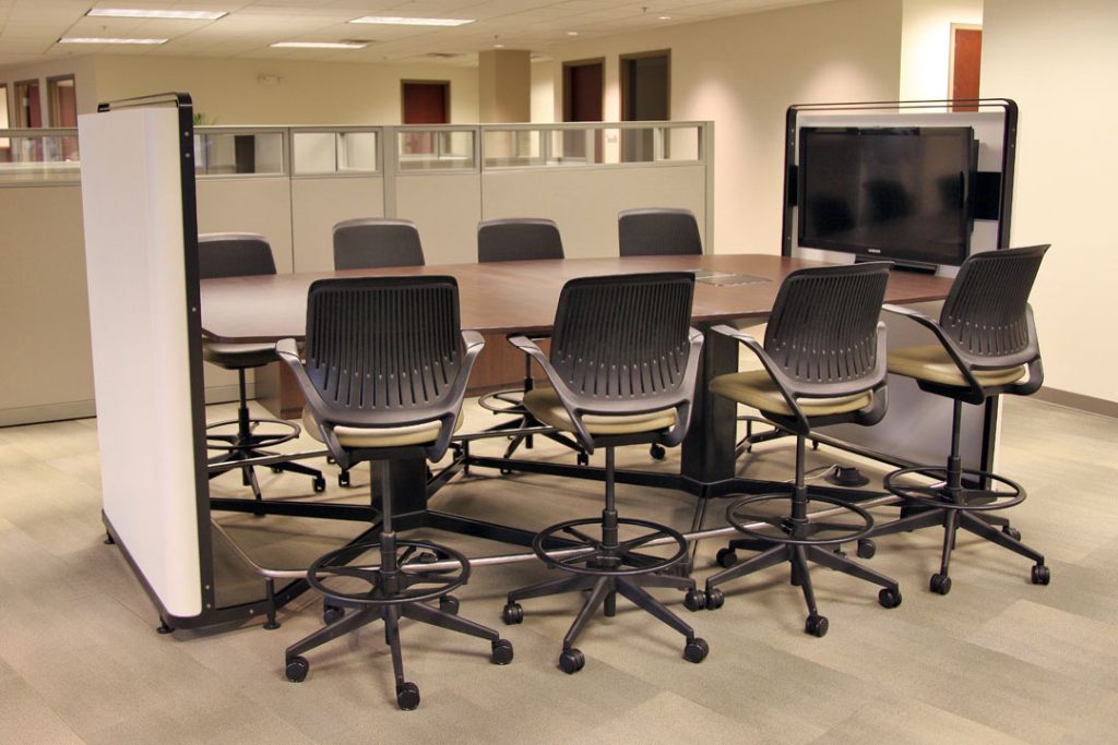 GrafTech, Cleveland, Ohio. Workplace design by K2M Design. Open Meeting Area.